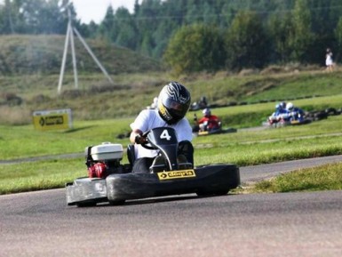 Pasivažinėjimas kartingais Aukštadvario kartodrome