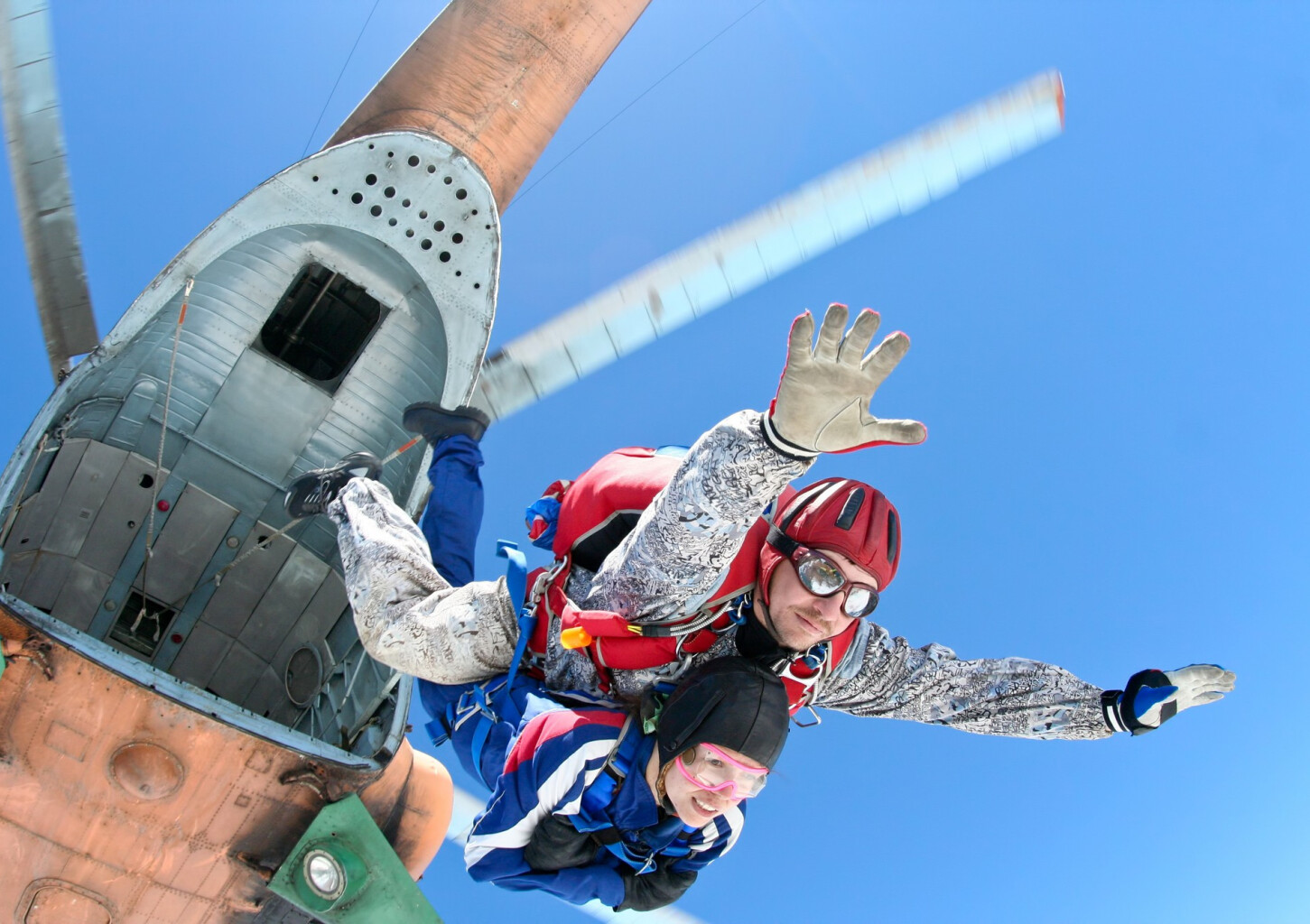 Aukštuminis šuolis parašiutu su instruktoriumi