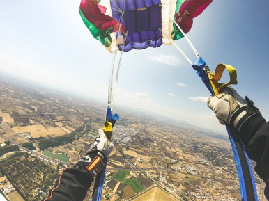 Šuolis sparno tipo parašiutu Vilniuje