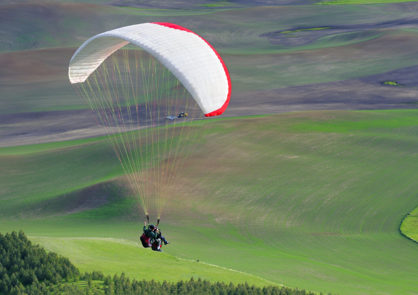 Skrydis parasparniu su filmavimu