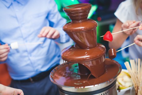 Mini šokolado fontanas ir kavos kokteiliai