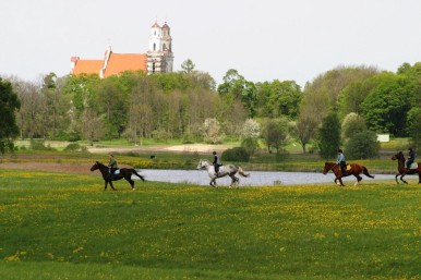 Jodinėjimas Kurtuvėnų regioniniame parke