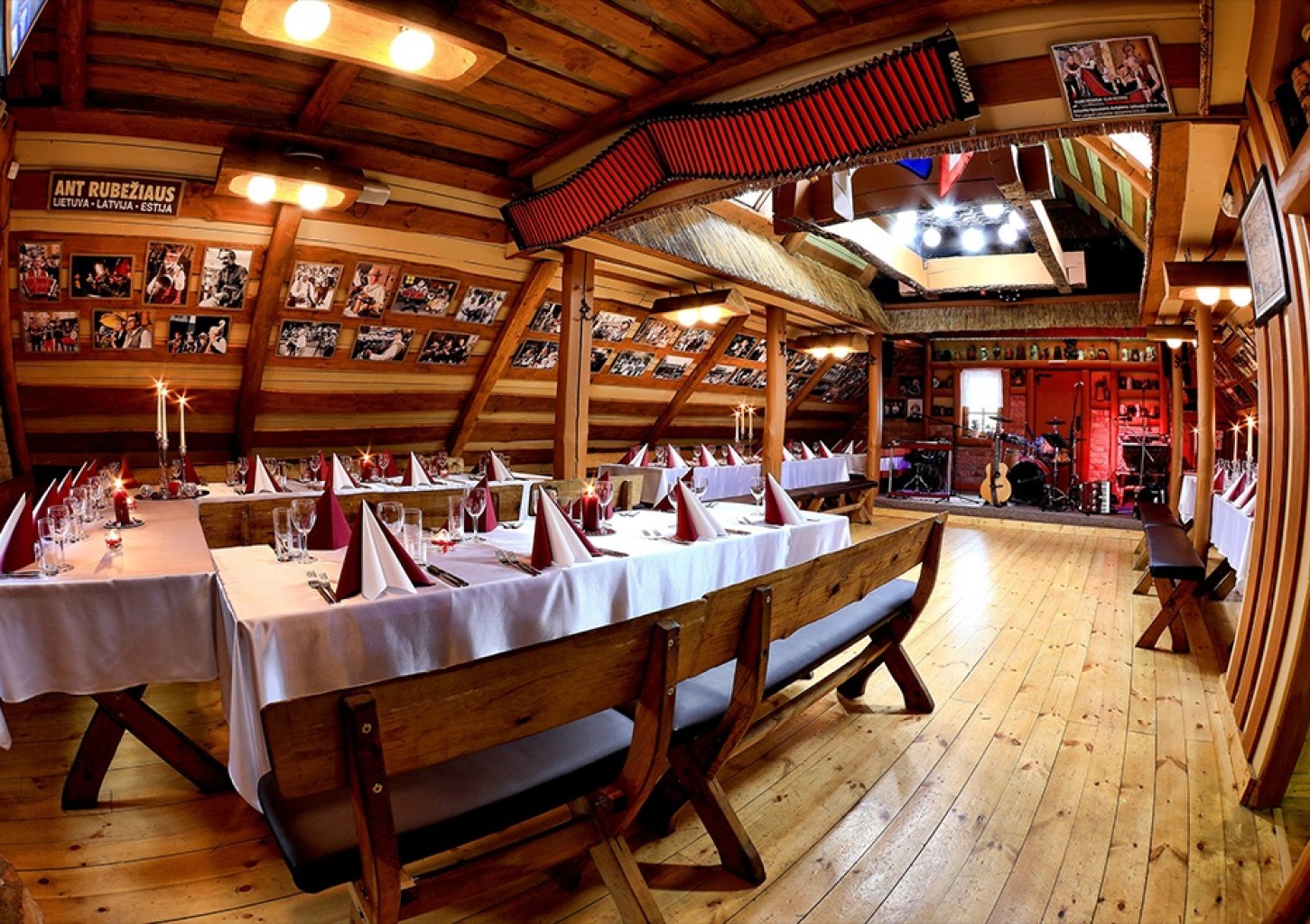 Vakaras muzikiniame klube - smuklėje „Juonė pastuogė“