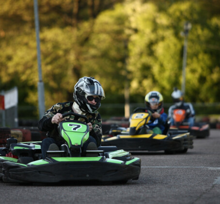 Pasivažinėjimas kartingais „Gokartas“ kartodrome