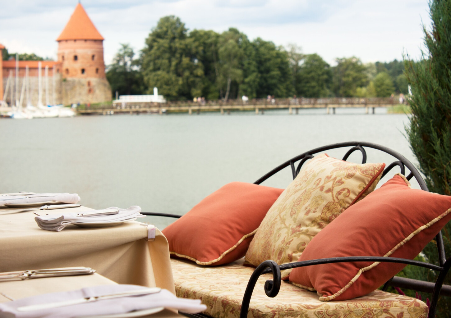 Vakarienė prie Trakų pilies