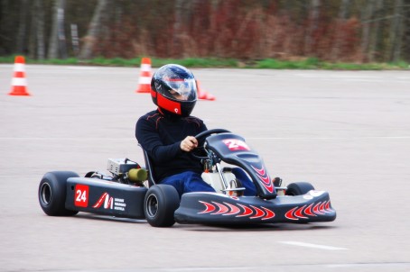 Pasivažinėjimas lenktyniniu kartingu