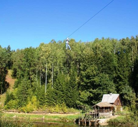 Pramogavimas dviems nuotykių parke „Ąžuolynė“