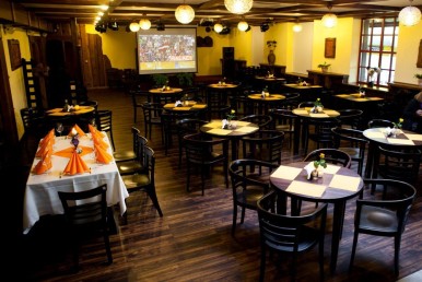 Vakarienė restorane „Seni vartai“