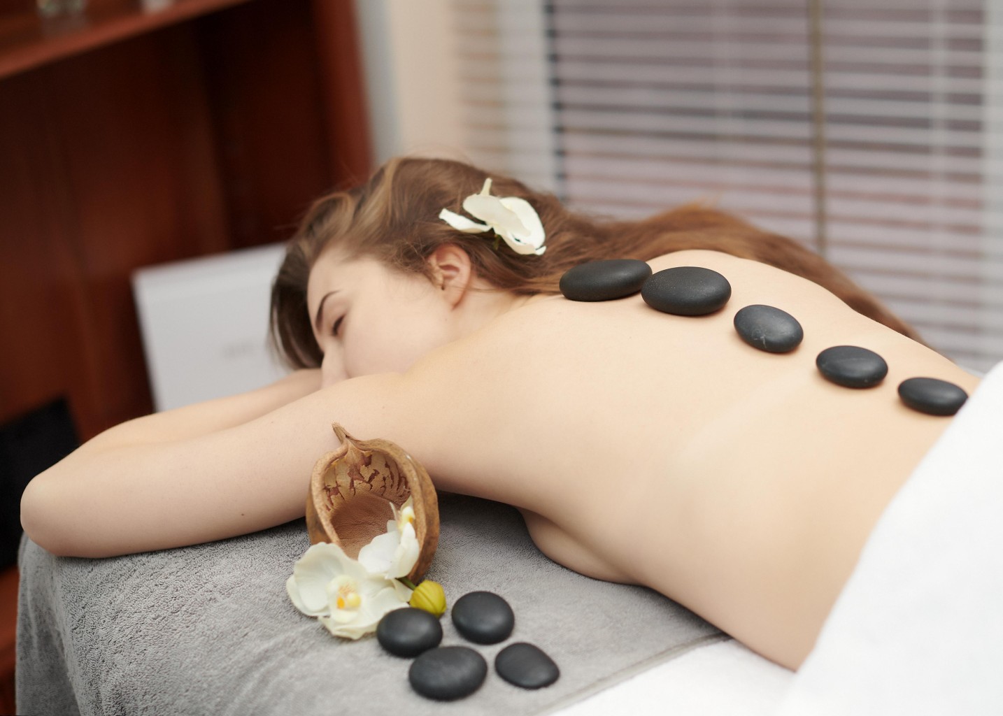 Atpalaiduojantis SPA ritualas „Lavos akmenėliai“