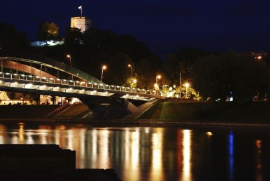 Plaukimas baidarėmis po naktinį Vilnių