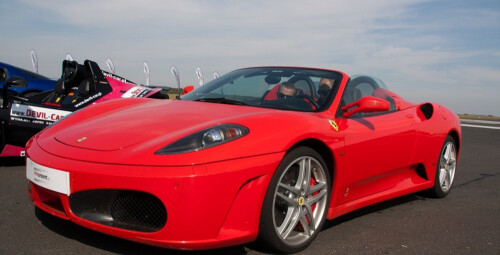 „Ferrari“ prieš „Ariel Atom“ #1