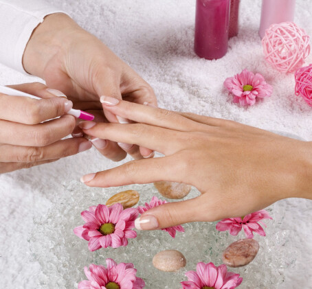 Atpalaiduojantis manikiūras „KLIP“ salone