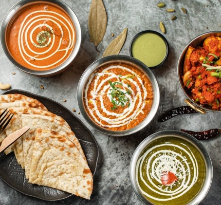 Vakarienė indiškų patiekalų restorane „Sue‘s Indian Raja“