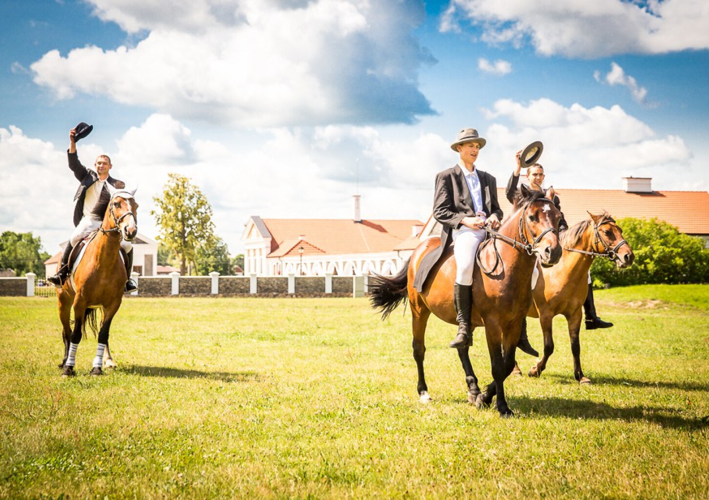 Dvariška naktis ir jodinėjimas žirgais DVIEM