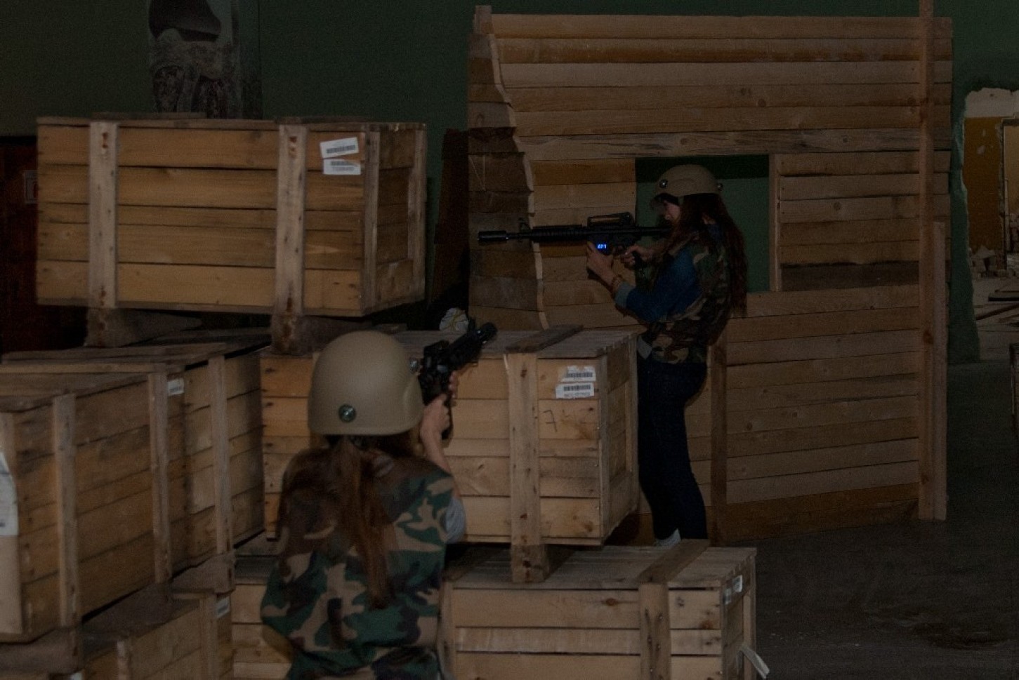 Kova lazeriniais ginklais aštuoniems
