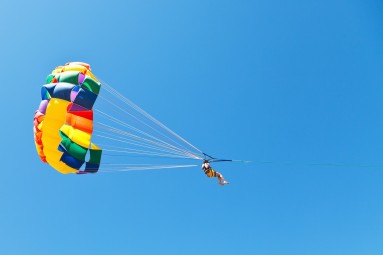 Skrydis parašiutu virš ežero #1