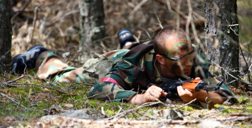 Ekstremalus bernvakaris kariniame poligone #1