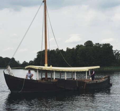 Apžvalginė kelionė laivu „Nepažinti Trakai“ šeimai