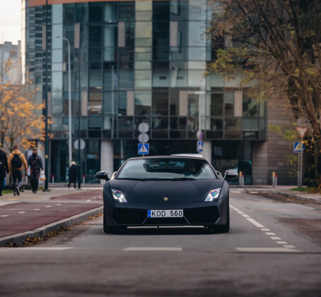 Vairuok Lamborghini Gallardo miesto gatvėse