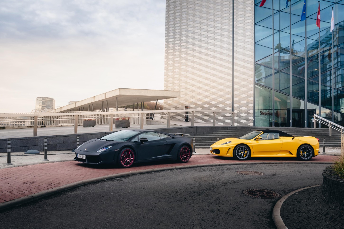 Vairuok Ferrari ir Lamborghini miesto gatvėse