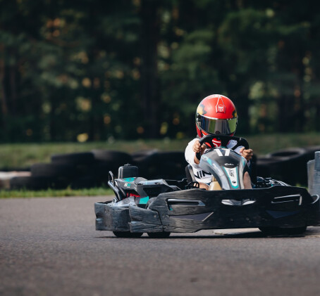 Pasivažinėjimas kartingais Vilniaus „Plytinės“ kartodrome DVIEM