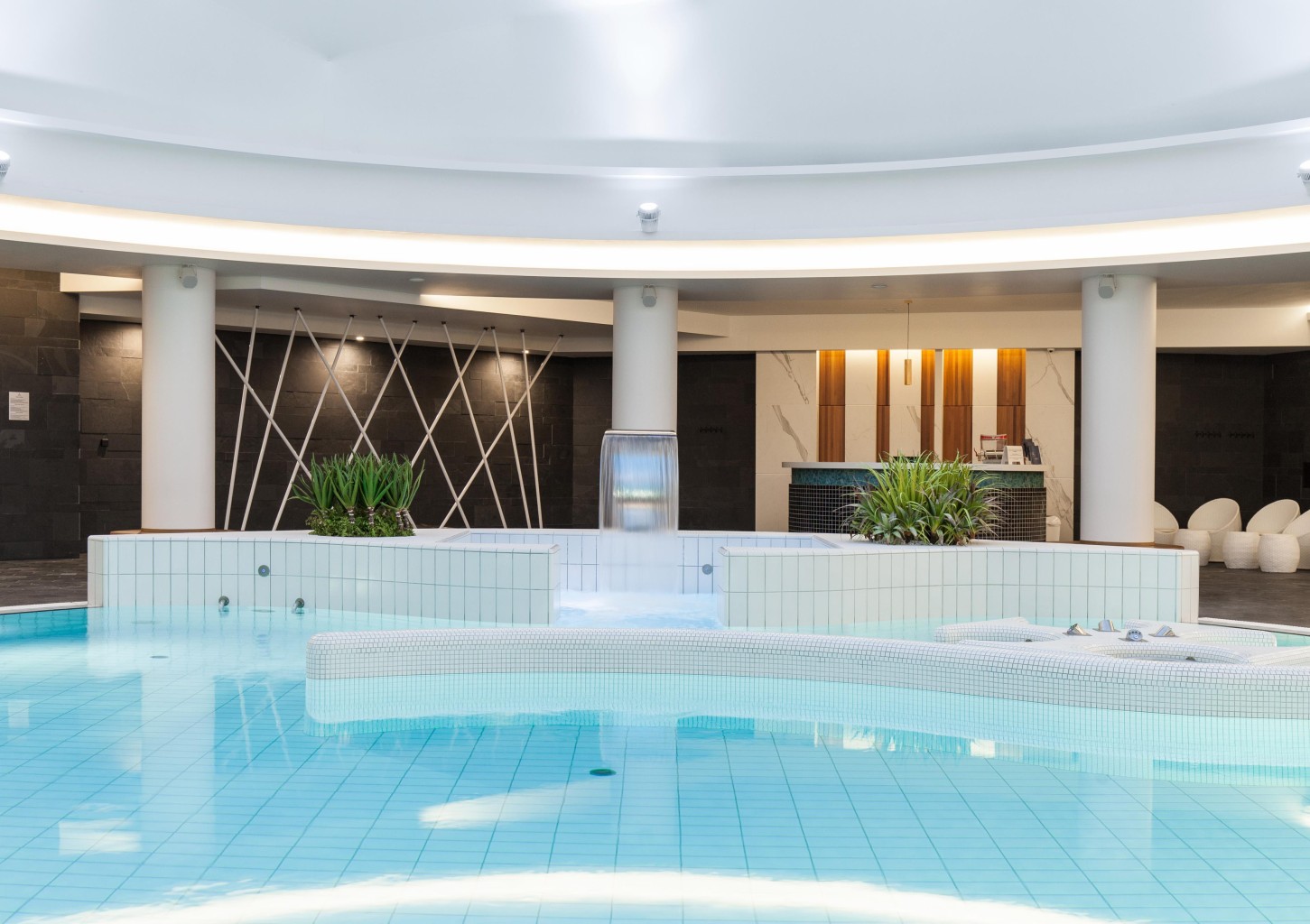Atpalaiduojantis poilsis baseinų ir pirčių erdvėje „Vytautas Mineral SPA“ DVIEM