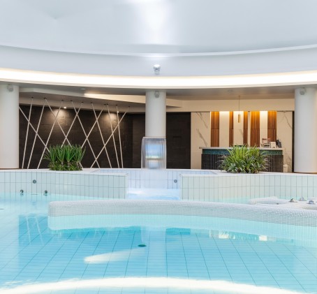 Atpalaiduojantis poilsis baseinų ir pirčių erdvėje „Vytautas Mineral SPA“ DVIEM
