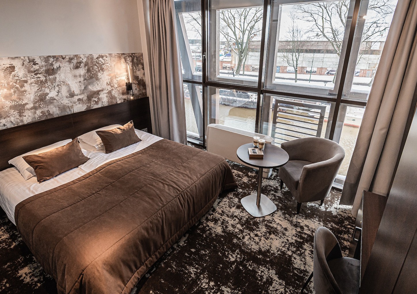 Nakvynė uostamiesčio simbolyje „Old Mill Hotel“ DVIEM