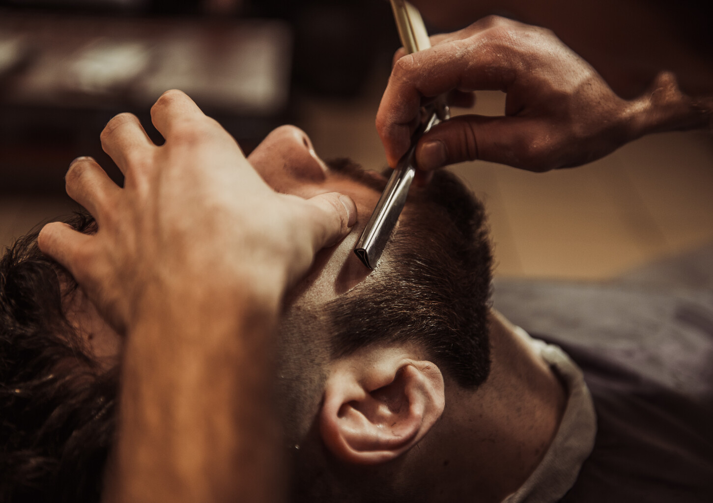 Barzdos formavimas peiliukais „The Chop Barbershop“