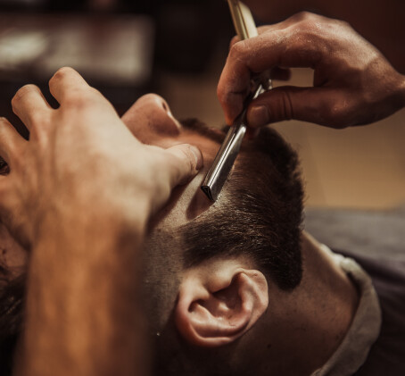 Barzdos formavimas peiliukais „The Chop Barbershop“