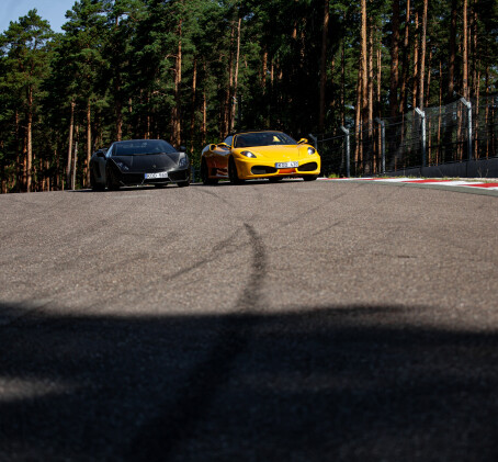 Skriek Ferrari ir Lamborghini Kačerginės „Nemuno žiedo“ trasoje