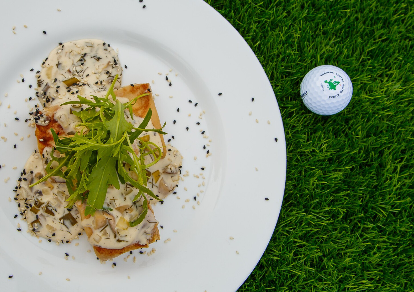 Vakarienė griliaus bare „Golf & Grill 19th“ DVIEM