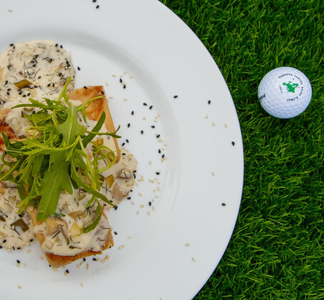 Vakarienė griliaus bare „Golf & Grill 19th“ DVIEM