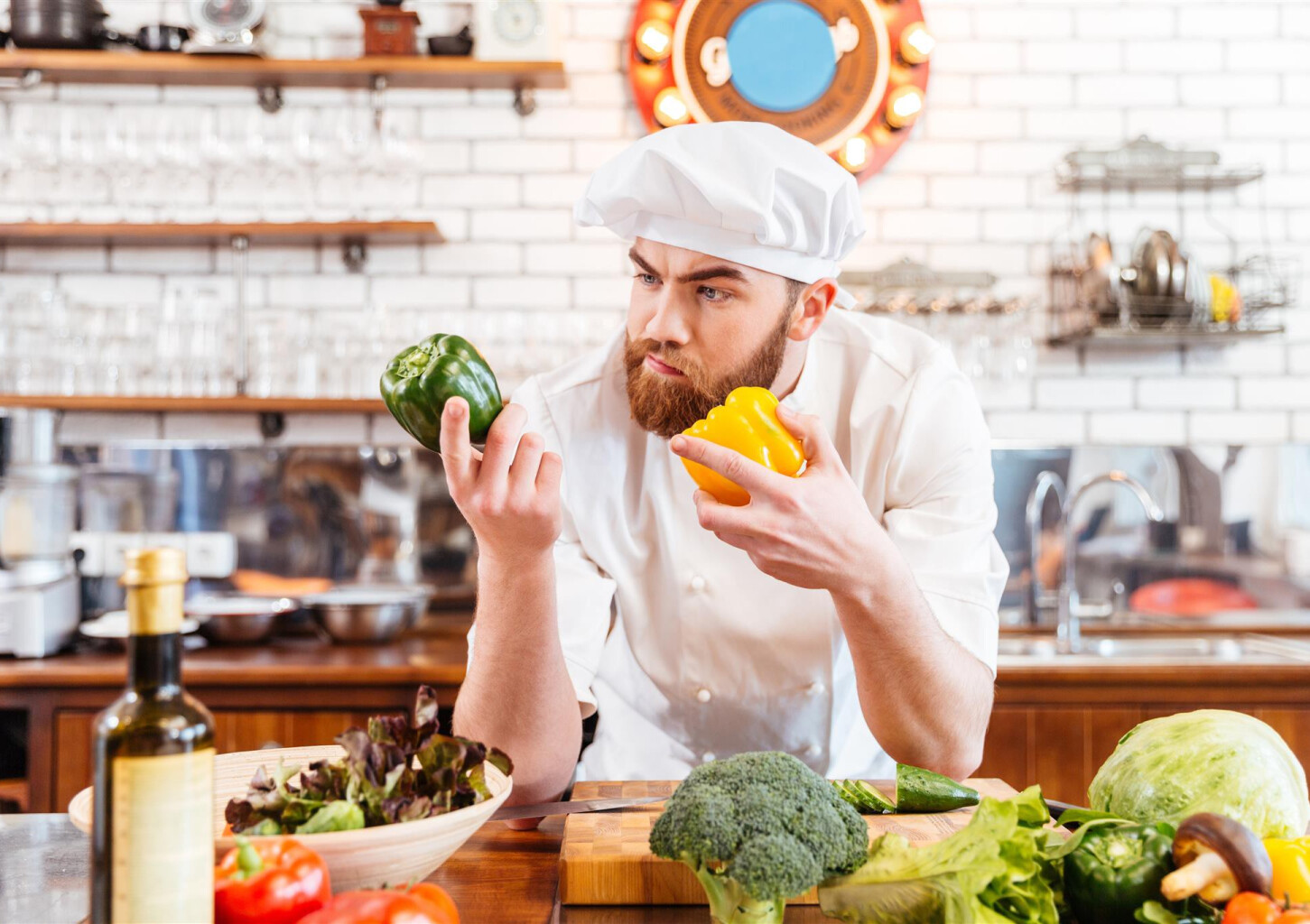 Improvizacijų šou „Shitty Dinner“ Rygoje vienam