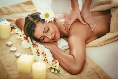 Aromatingas masažas „Žiedlapių gaiva“ #1