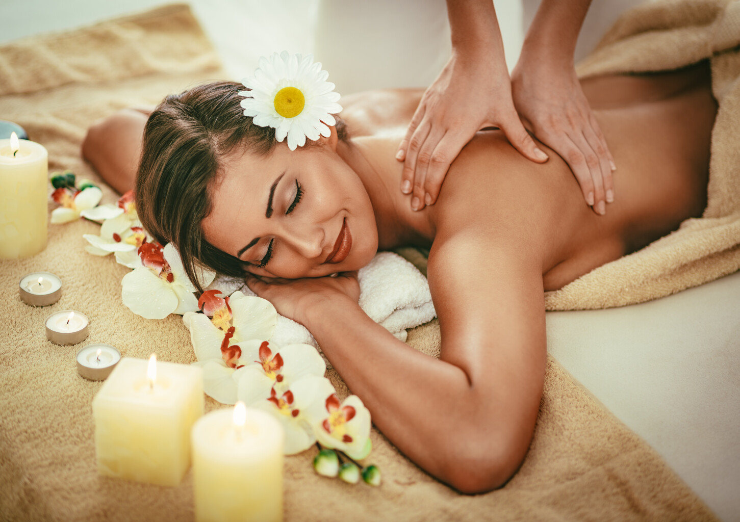 Aromatingas masažas „Žiedlapių gaiva“