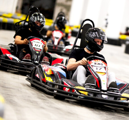 Pasivažinėjimas kartingais DVIEM „Kartlande“ (10 min.)