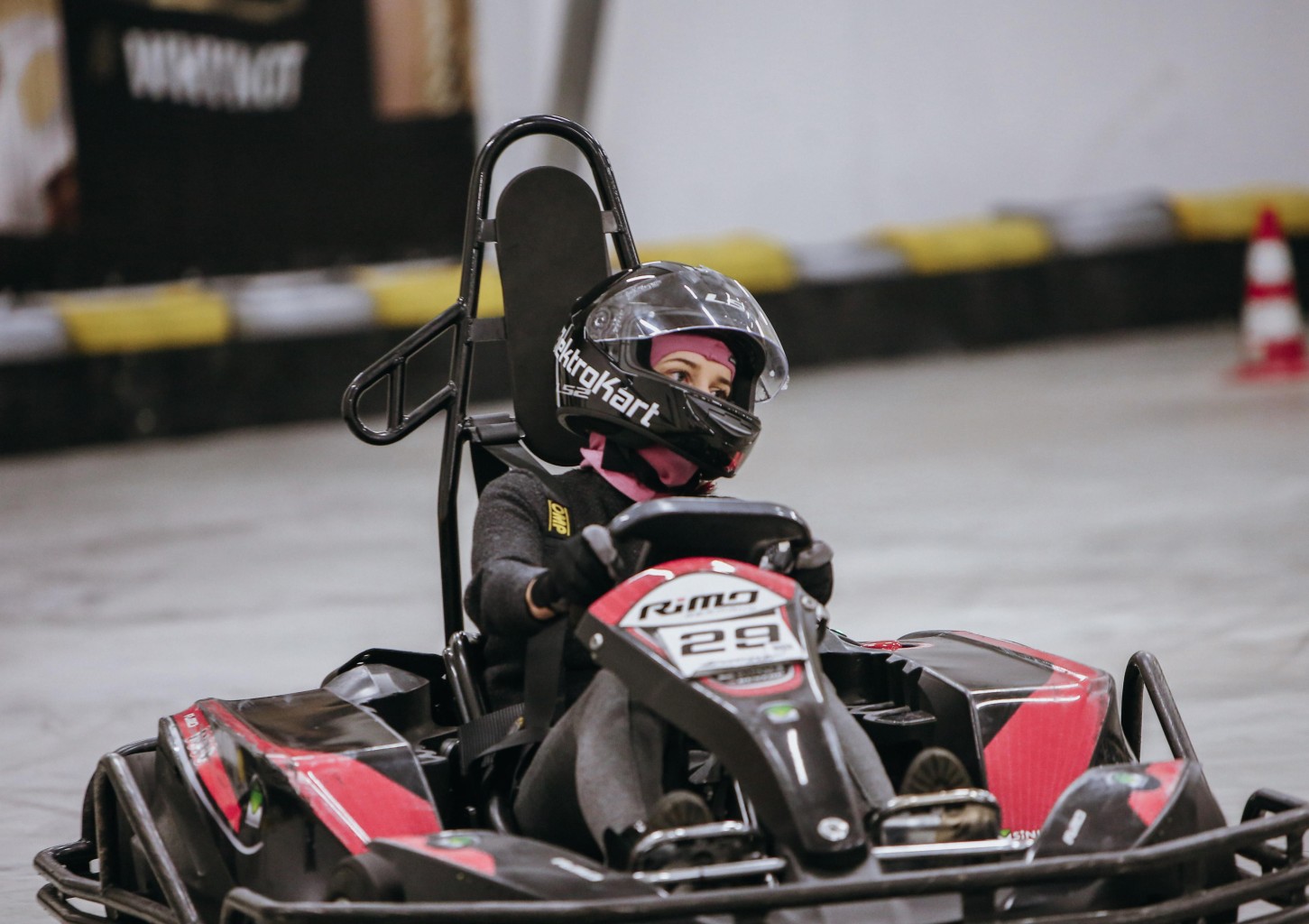 Pasivažinėjimas kartingais DVIEM „Kartlande“ (15 min.)