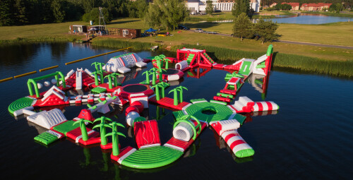 Pramogos vandens batutų parke „Jump Out“ dviem #1
