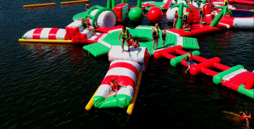 Pramogos vandens batutų parke „Jump Out“ šeimai #1