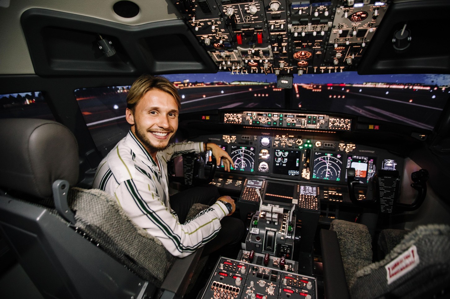 Išbandyk realaus skrydžio BOEING 737CL simuliatorių