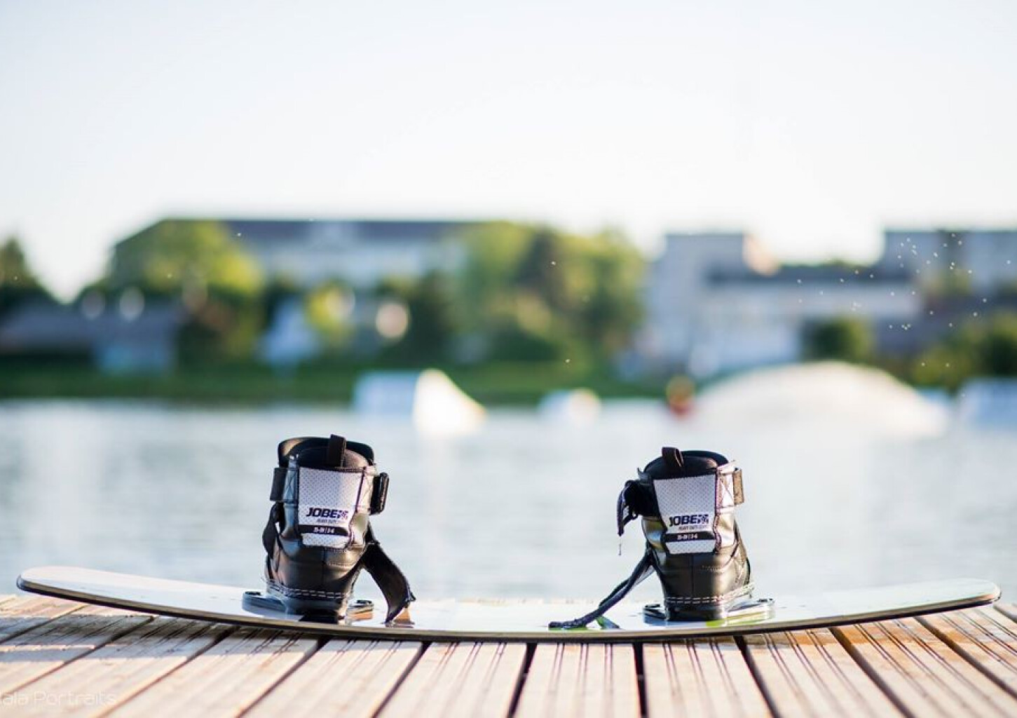 Plaukimas „Wake Ink“ vandenlenčių parke Širvintose