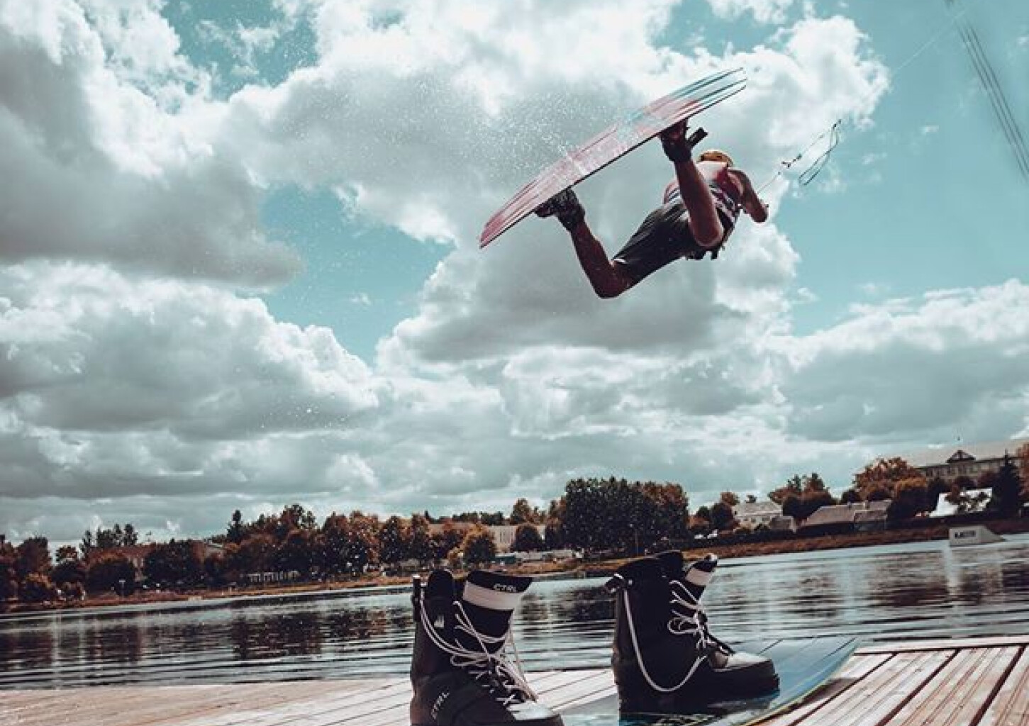 Valandos plaukimas „Wake Ink“ vandenlenčių parke Širvintose