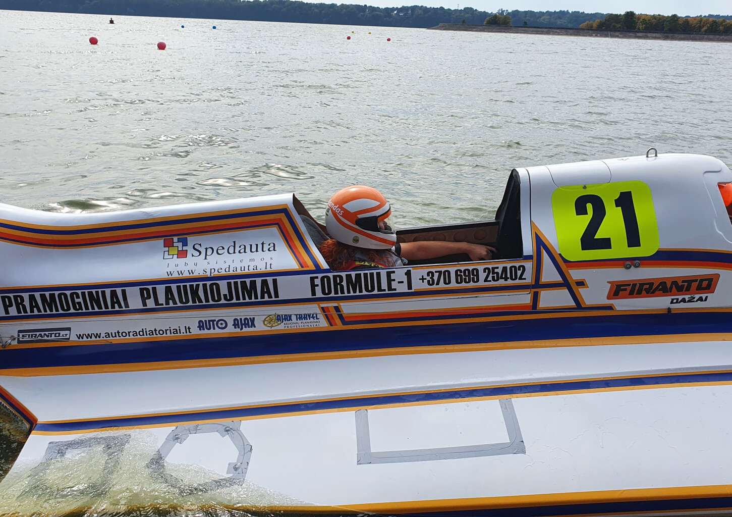 Ekstremalus plaukimas vandens formule Kauno mariose