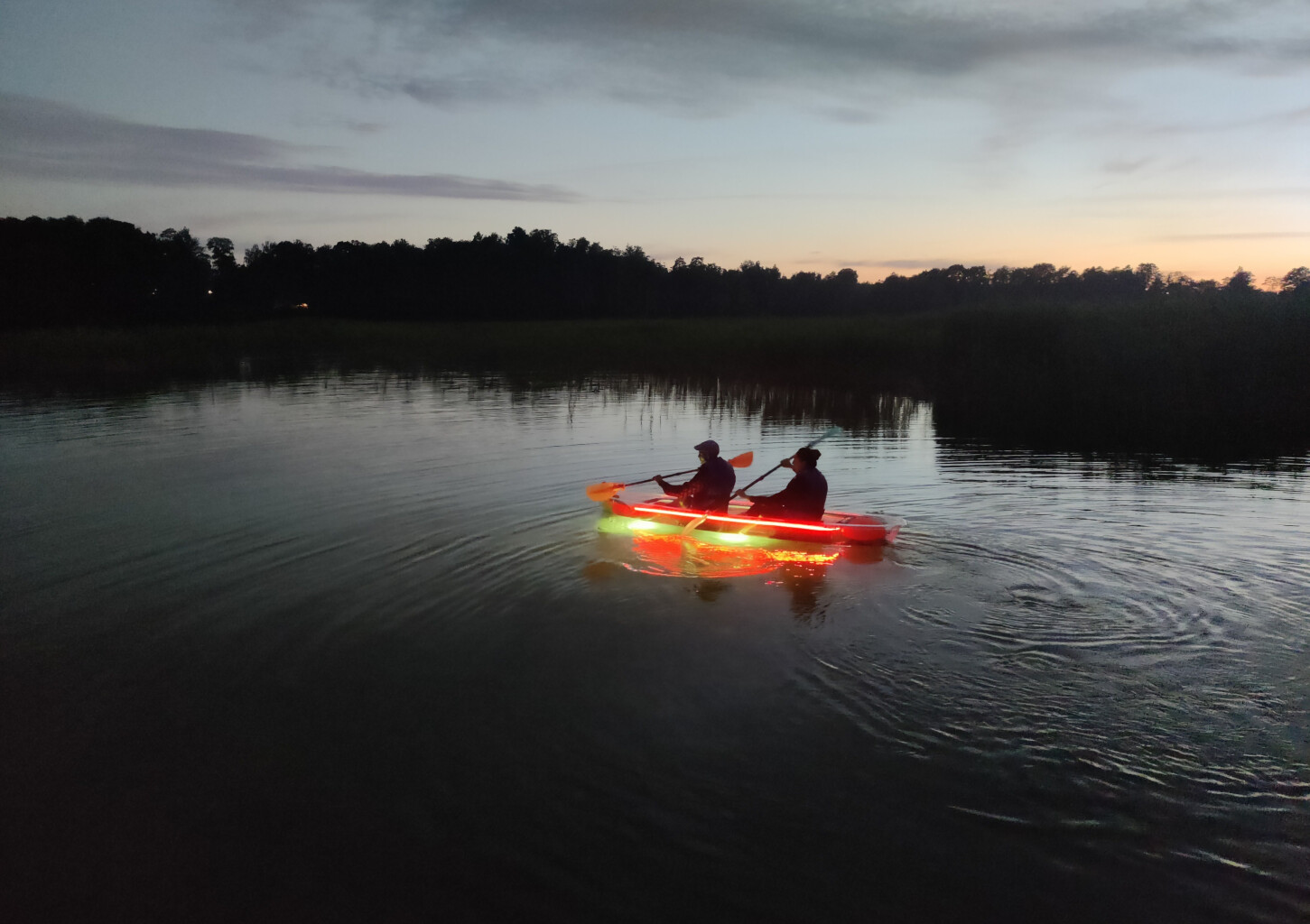 Naktinis plaukimas skaidria baidare Galvės ežere