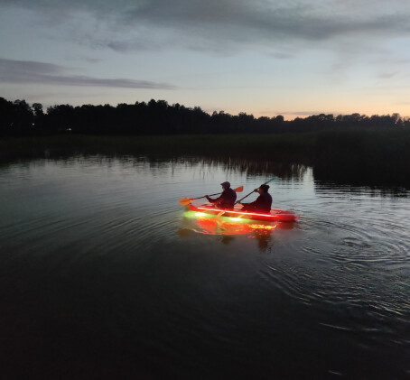 Naktinis plaukimas skaidria baidare Galvės ežere