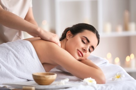 Aromaterapinis viso kūno masažas „Harmonijos menė“
