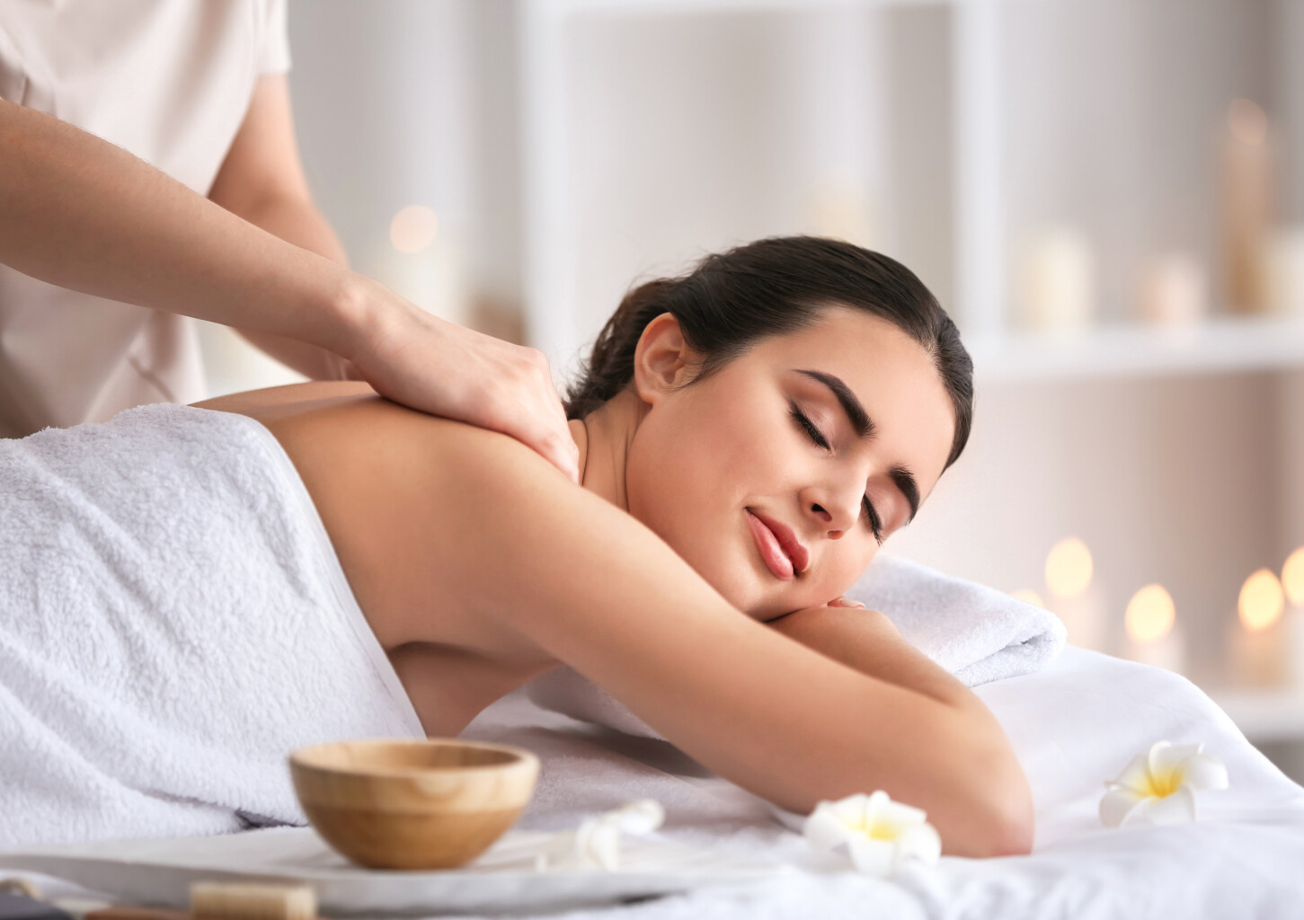 Aromaterapinis viso kūno masažas „Harmonijos menė“