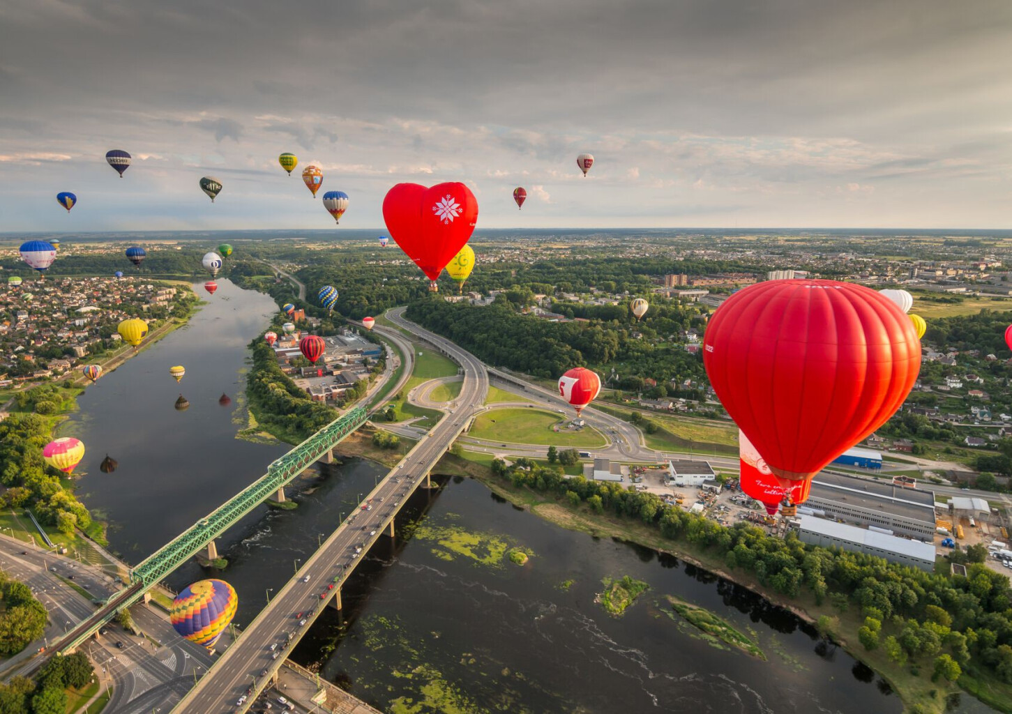 Privatus skrydis oro balionu virš pasirinkto miesto 6 asm. su „Pramogos Ore“