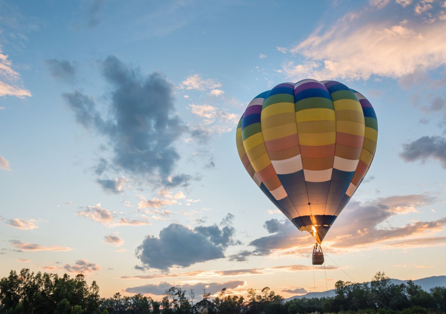 Privatus skrydis oro balionu virš pasirinkto miesto 6 asm. su „Pramogos Ore“